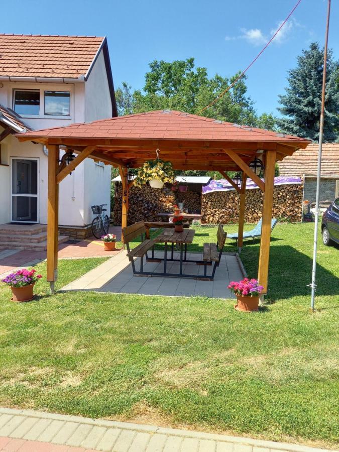 Koko Apartman Тихань Екстер'єр фото